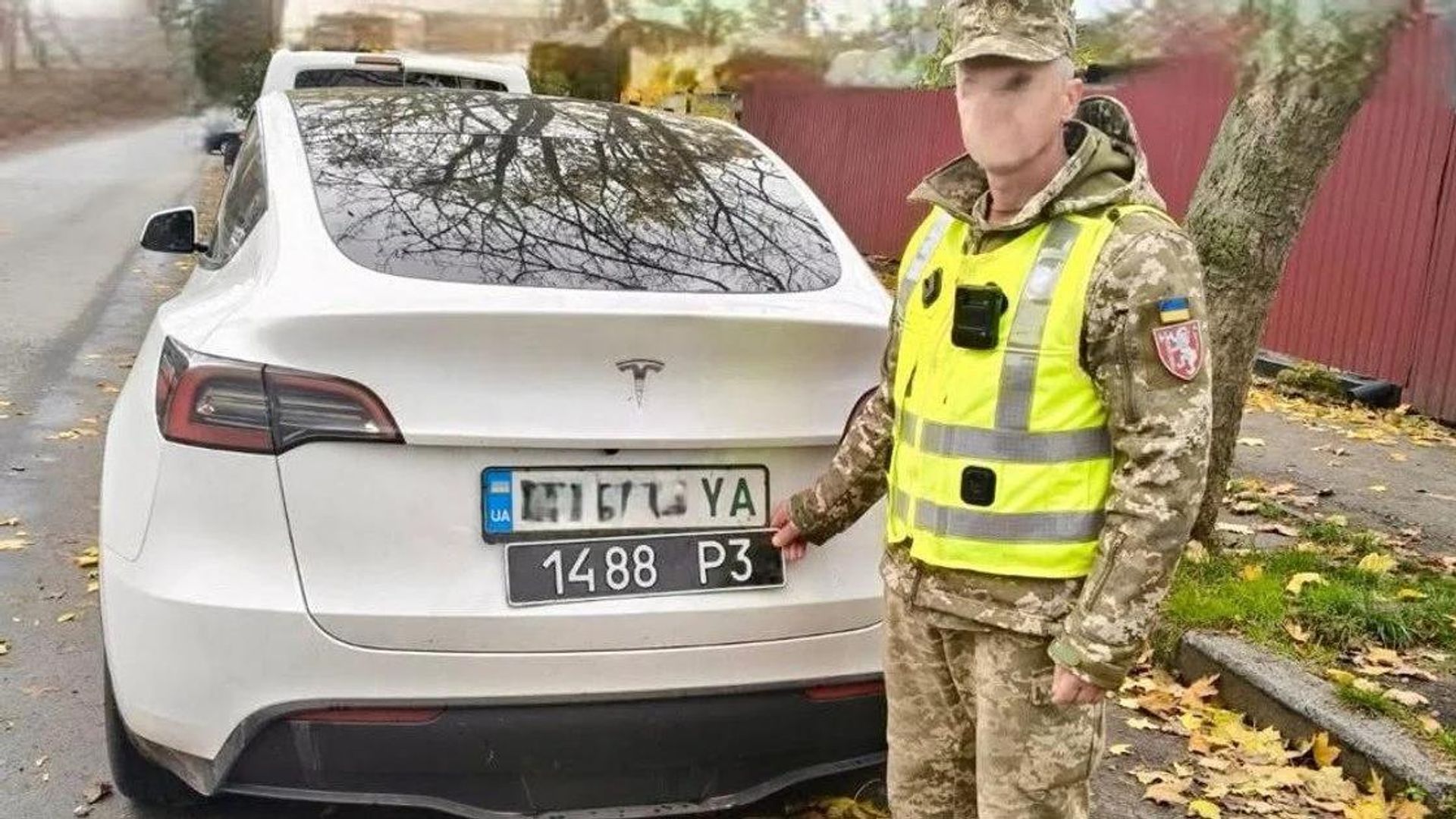 "Мы номера сменить попросим: один, четыре...": в Хмельницком обнаружен "Толик"