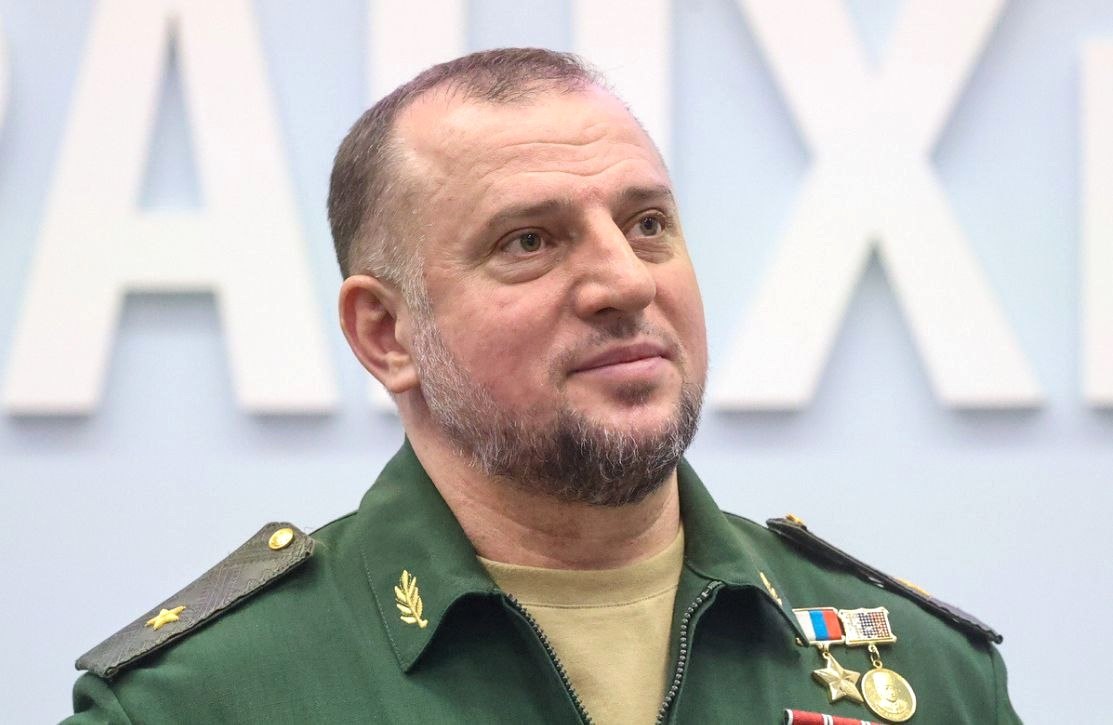 Спецназ «АХМАТ» МО РФ. . «РОССИЯ – НА ПРАВИЛЬНОМ ПУТИ» (пульс фронта) Апти АЛАУДИНОВ – генерал-лейтенант, Герой России, Герой Чеченской Республики, Герой ЛНР, Герой ДНР, командир спецназа «АХМАТ» МО РФ: - «При любом...