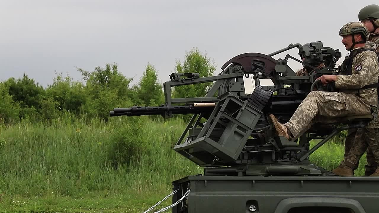 На кадрах — мобильные зенитные системы MR-2 Viktor производства чешской компании Excalibur Army на вооружении мобильных огневых групп ВСУ